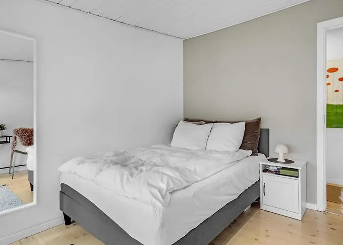 3 Bedroom Lovely In Semesterbostad